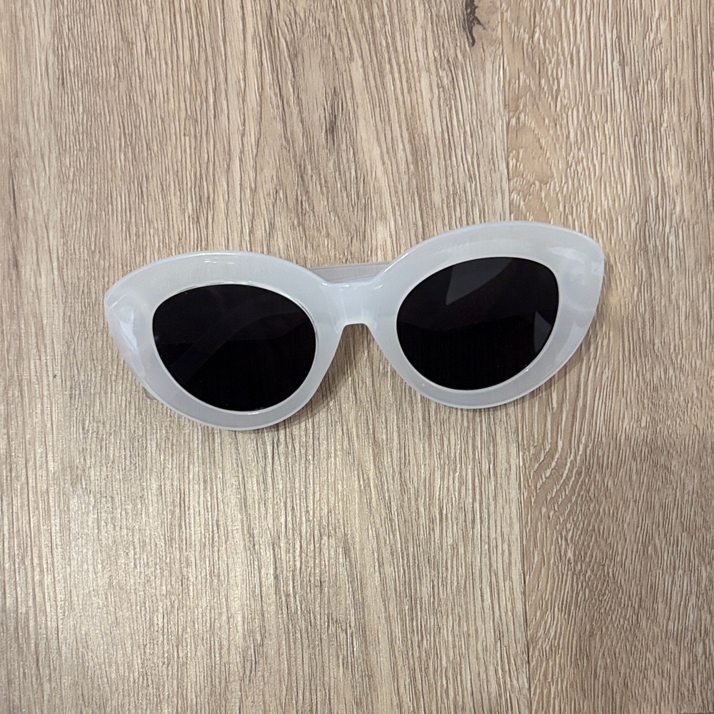 Chic White Cat-Eye Sunglasses